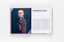 Laurence King Extras 100 Women - 100 Styles: The Women Who Changed The Way We Look, Hardback