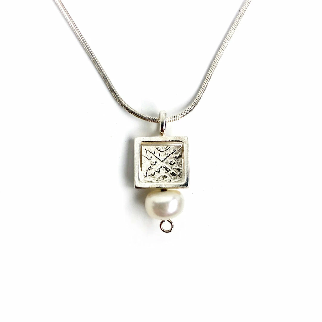 Donna D'Aquino Jewelry Donna D’Aquino Necklace: Pendant With Pearl 4 Donna D'Aquino Jewelry Donna D’Aquino Necklace: Pendant With Pearl