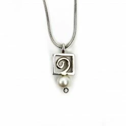 Donna D'Aquino Jewelry Donna D’Aquino Necklace: Pendant With Pearl 11 Donna D'Aquino Jewelry Donna D’Aquino Necklace: Pendant With Pearl