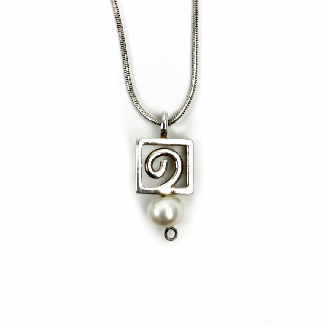 Donna D'Aquino Jewelry Donna D’Aquino Necklace: Pendant With Pearl 7 Donna D'Aquino Jewelry Donna D’Aquino Necklace: Pendant With Pearl