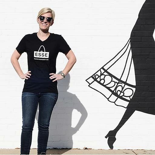 ESSE Purse Museum ESSEWARE ESSE Logo & Hashtag T-Shirt 5 ESSE Purse Museum ESSEWARE ESSE Logo & Hashtag T-Shirt