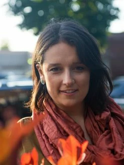 Fair Anita Earrings: Dark Mother Of Pearl Studs