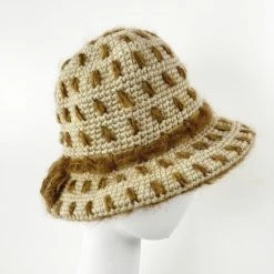 ESSE Purse Museum & Store Hand-Knit Hat W/Brim Extras