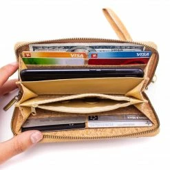 Meninas Bonitas Wallet: Classic Wallets