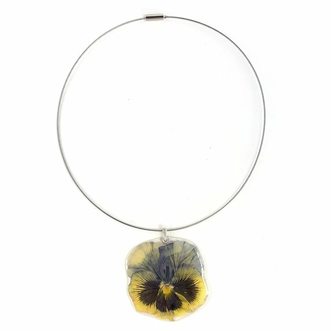 Petal Connection Necklace: Flower Pendant Jewelry 3 Petal Connection Necklace: Flower Pendant Jewelry